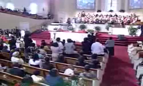 Minister Reginald Sharpe Sings Pass Me Not www.realsharpejr.com.flv