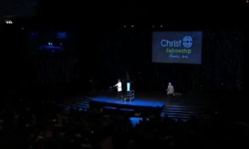 John Maxwell teaching Laws of Growth for 2013 at Christ Fellowship Church   Author Preacher Speaker
